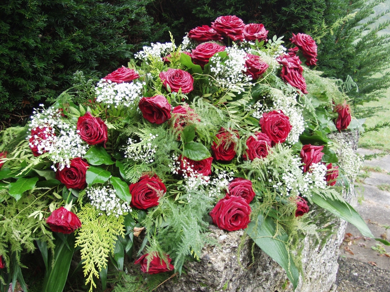 funeraire-COGOLIN-min_roses-61203